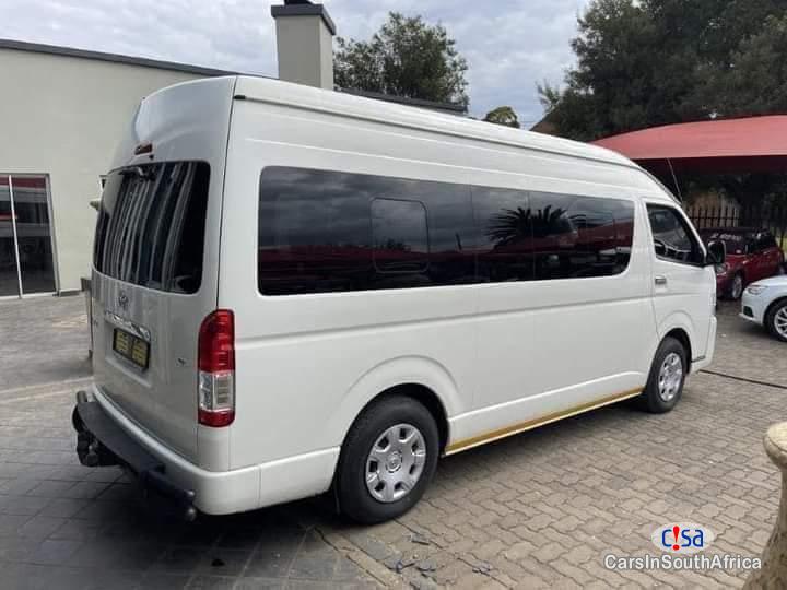 Toyota Quantum 2.5 Manual 2018 - image 2