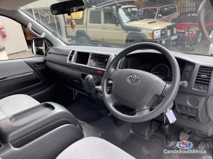 Toyota Quantum 2.5 Manual 2018 - image 3