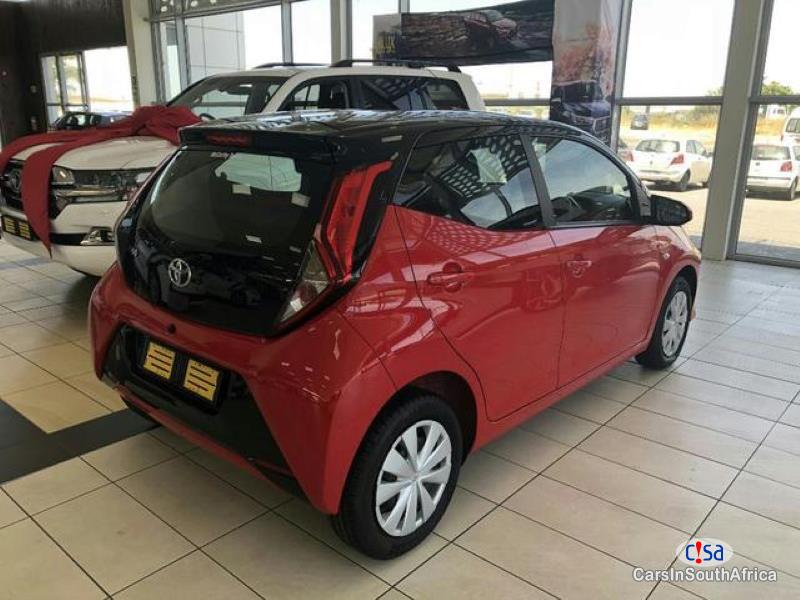 Toyota Aygo 1.0 X _ Play Manual 2017 - image 4