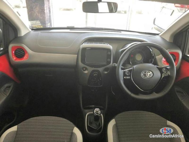 Toyota Aygo 1.0 X _ Play Manual 2017 - image 6