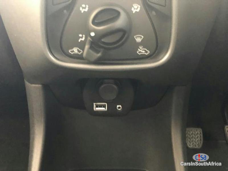 Toyota Aygo 1.0 X _ Play Manual 2017 - image 9