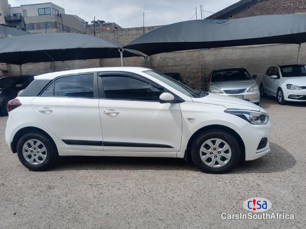 Hyundai i20 1.4 Fluid Manual 2017 - image 2