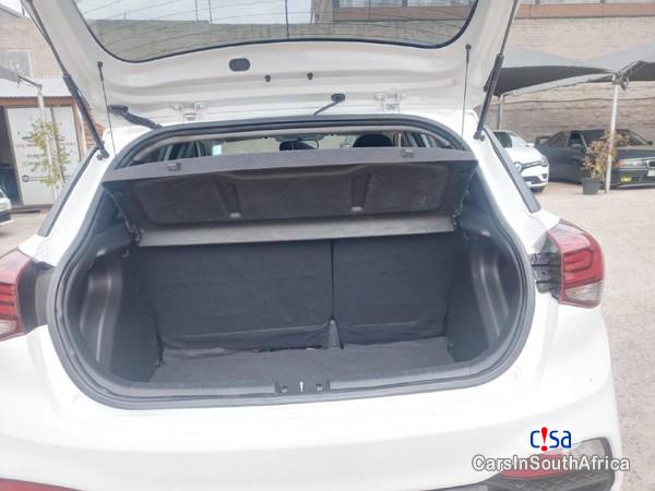 Hyundai i20 1.4 Fluid Manual 2017 - image 3