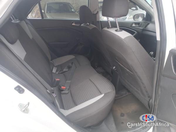 Hyundai i20 1.4 Fluid Manual 2017 - image 4