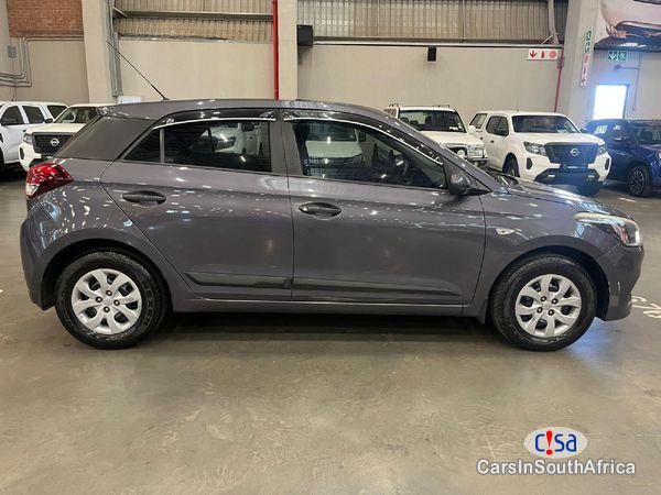 Hyundai i20 1.2 Motion Call 081 494 5928 Manual 2017 - image 2