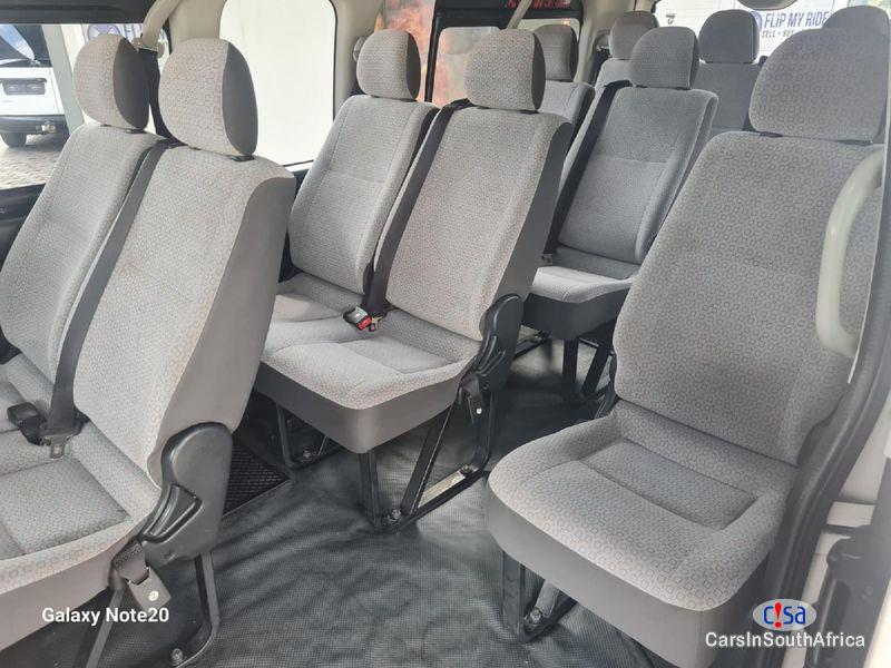 Toyota Quantum GL 2.5 D-4D Manual 14 Seats Manual 2015 - image 4