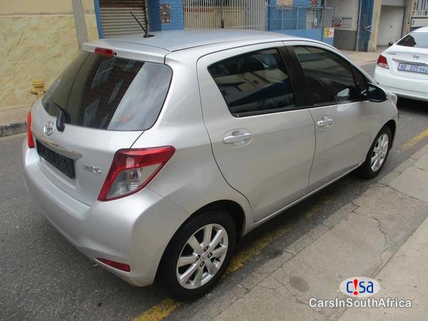Toyota Yaris Manual 2014 - image 2