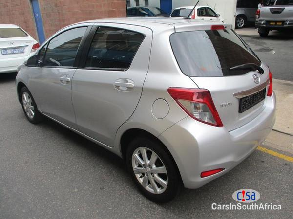 Toyota Yaris Manual 2014 - image 3
