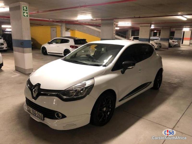 Renault Clio Manual 2016 - image 2