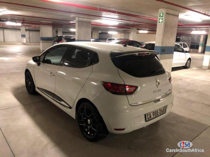 Renault Clio Manual 2016 - image 3
