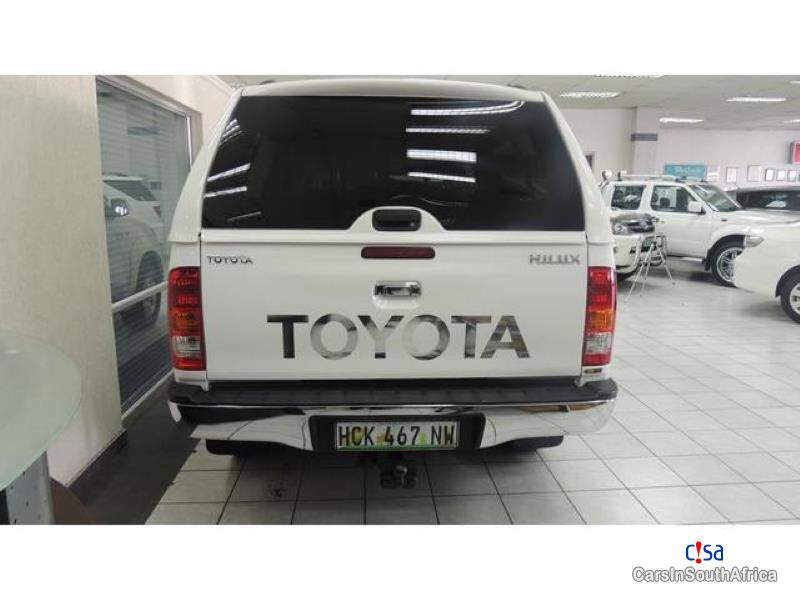 Toyota Hilux Manual 2010 - image 3