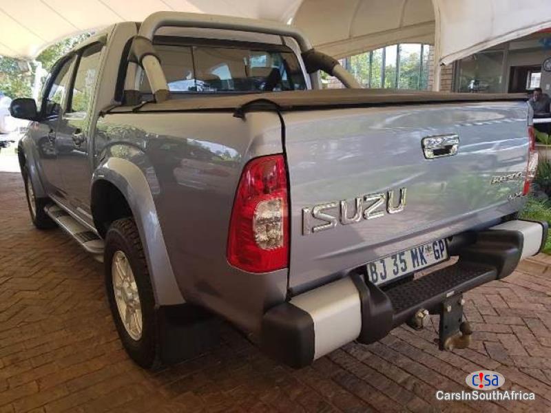 Isuzu KB300 Manual 2010 - image 3