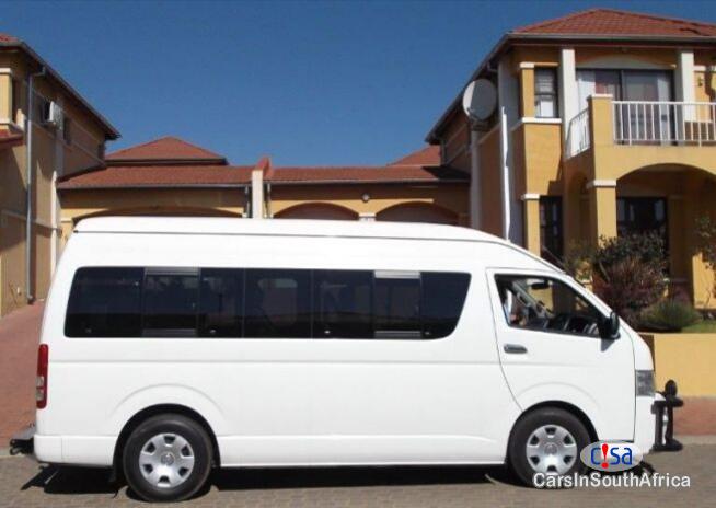 Toyota Quantum Manual 2013 - image 2