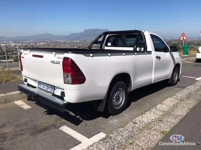 Toyota Hilux Bank Repossessed 2.7 Manual 2018 - image 3