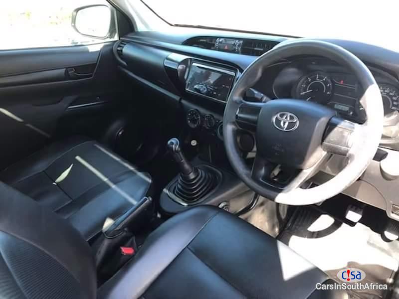 Toyota Hilux Bank Repossessed 2.7 Manual 2018 - image 4