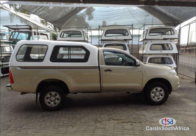 Toyota Hilux Manual 2010 - image 3