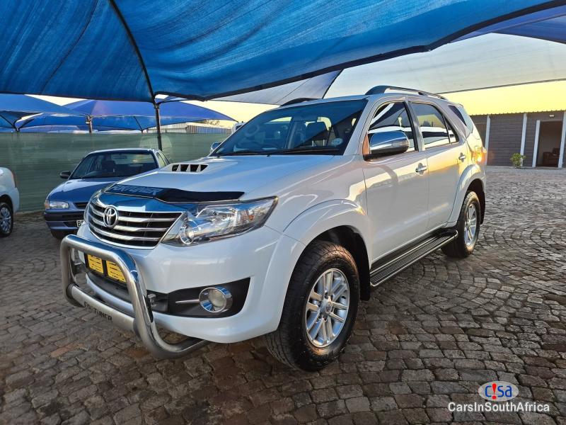 Toyota Fortuner 3.0 D4-D 4x4 Manual 2014 - image 2
