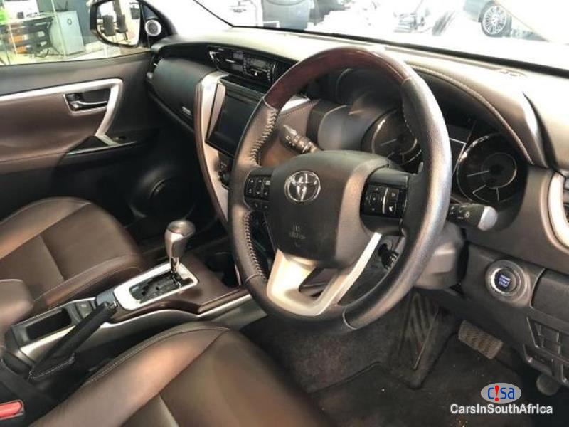 Toyota Fortuner 2.8 Automatic 2016 - image 4