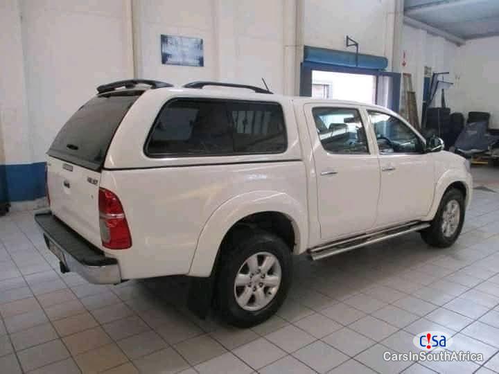 Toyota Hilux 3.0 D4-D Double Can 4x4 Raider Manual 2016 - image 4
