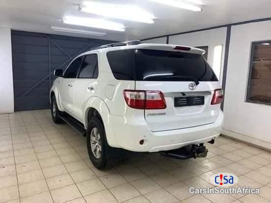 Toyota Fortuner 3.0 D-4D Automatic 2011 - image 3
