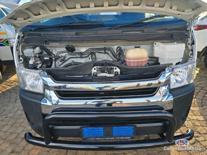Toyota Quantum 2.5 D-4D Sesifikile 16 Seater ( +27 685845776 Manual 2020 - image 5