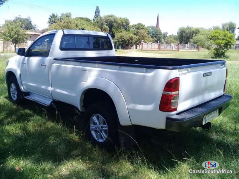 Toyota Hilux Manual 2015 - image 2