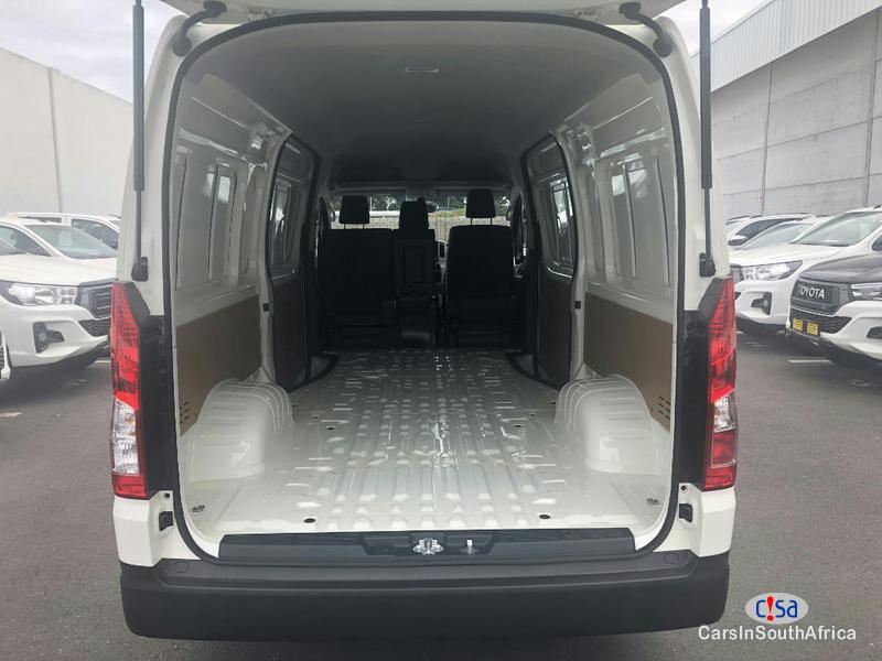 Toyota Quantum 2.8 Manual 2018 - image 3
