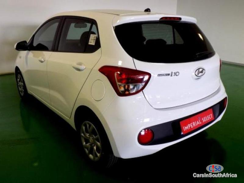 Hyundai i10 1.0 Manual 2017 in Western Cape