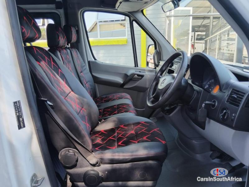 Mercedes Benz 2.0 Manual 2018 - image 12