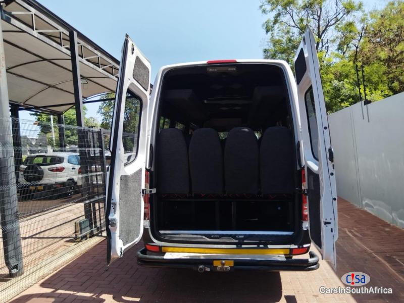Mercedes Benz 2.0 Manual 2018 - image 5