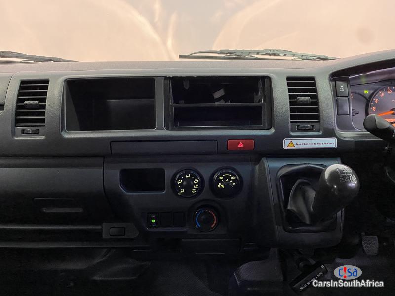 Toyota Quantum 2.5 Manual 2022 - image 15