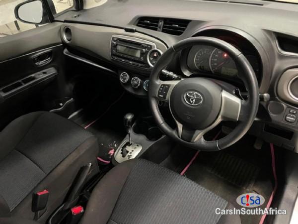 Toyota Yaris 1.3 Automatic 2013 - image 3