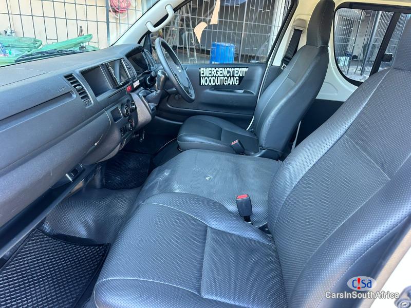 Toyota Quantum 2.5 D-4D Sesifikile 16 Seats ( +27 685845776 Manual 2019 in South Africa