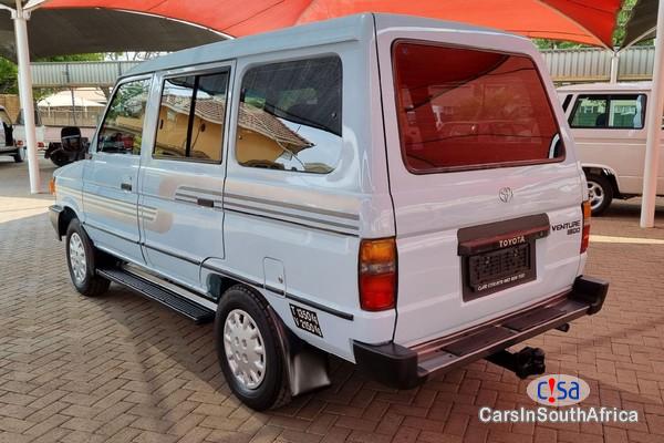 Toyota Venture 1800 6+4 8-Seat Manual 1996 - image 2