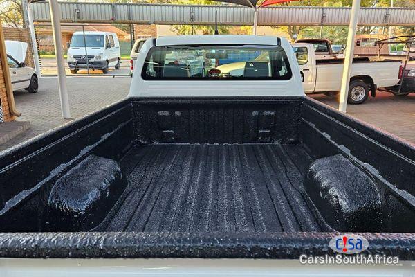 Toyota Hilux 2.0 VVTi S Single-Cab Manual 2014 - image 2