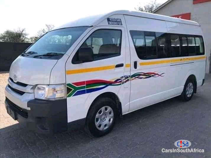 Toyota Quantum 2.5 Manual 2017 - image 2