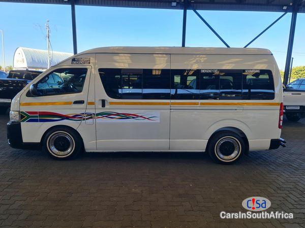 Toyota HiAce 2.5D-4D Sesifiki´re Manual 2022 - image 3