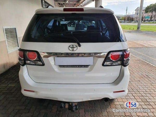 Toyota Fortuner 3.0D4D Automatic 2015 - image 2