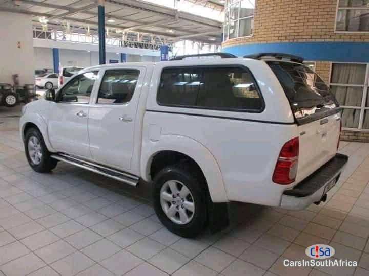Toyota Hilux 3.0 D4-D Raider 4x4 D/C Manual 2017 - image 2