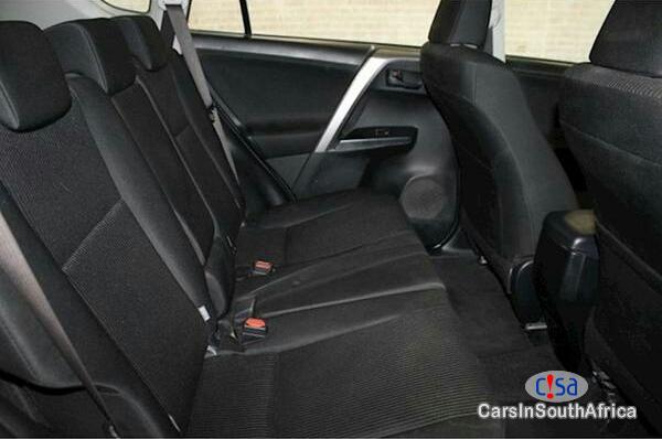 Toyota RAV-4 Automatic 2015 - image 6