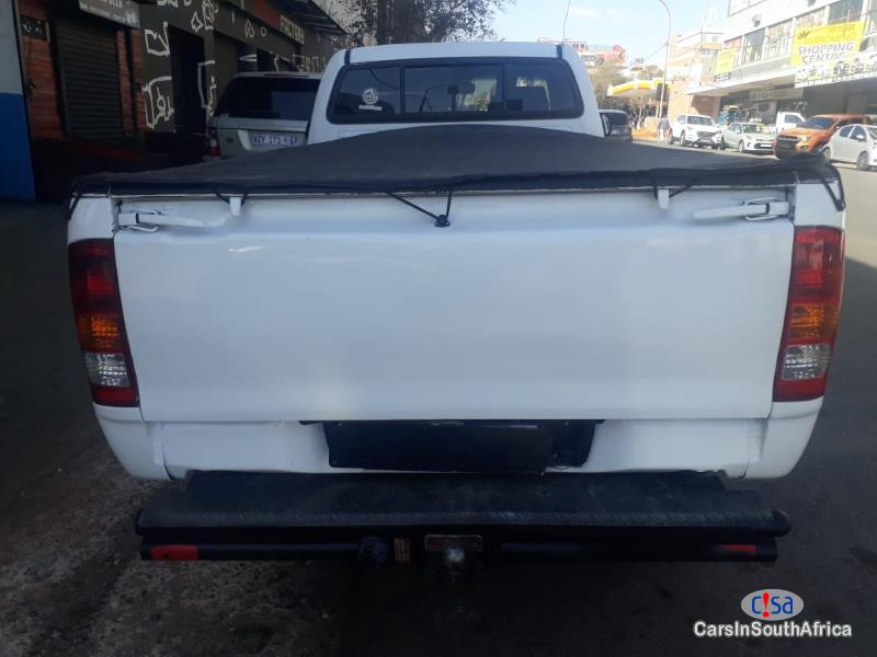 Toyota Hilux 2.5 Manual 2011 - image 2