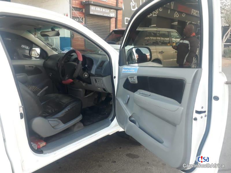 Toyota Hilux 2.5 Manual 2011 - image 3
