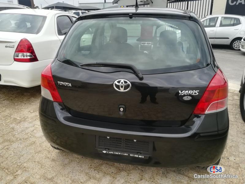 Toyota Yaris 1.5 Manual 2013 - image 2