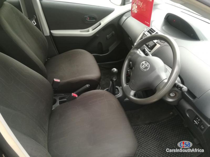 Toyota Yaris 1.5 Manual 2013 - image 3