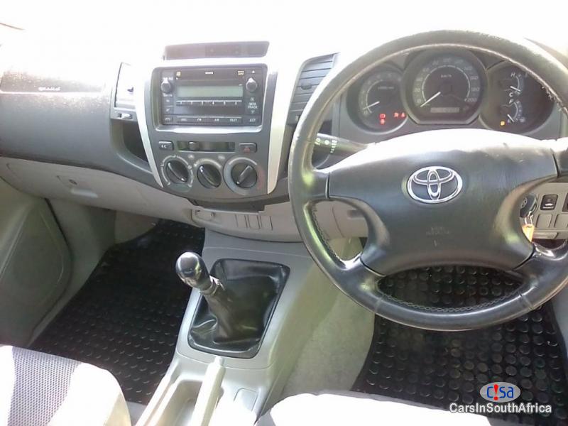 Toyota Hilux 2.5 Manual 2011 - image 3