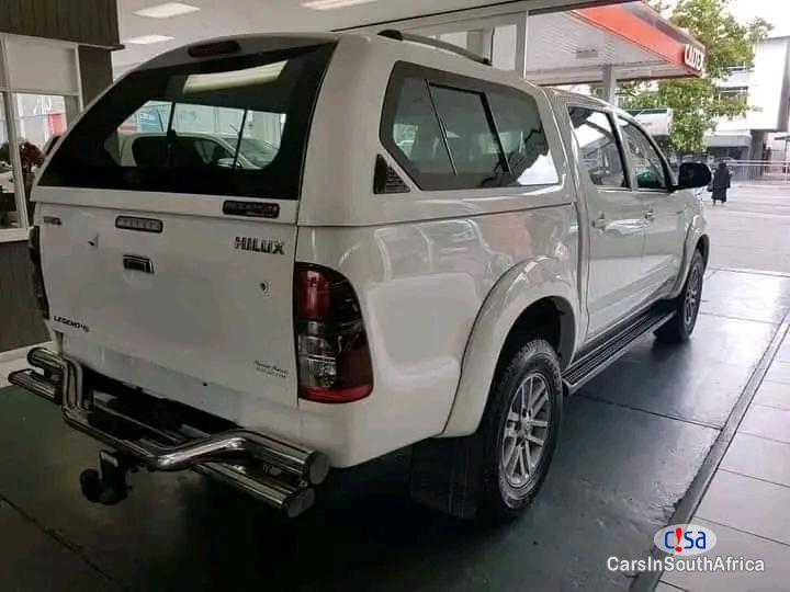 Toyota Hilux 2015 Toyota Hilux Legend 45 3.0 Manual 0698183175 Manual 2015 - image 2