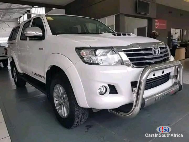 Toyota Hilux 2015 Toyota Hilux Legend 45 3.0 Manual 0698183175 Manual 2015 - image 4