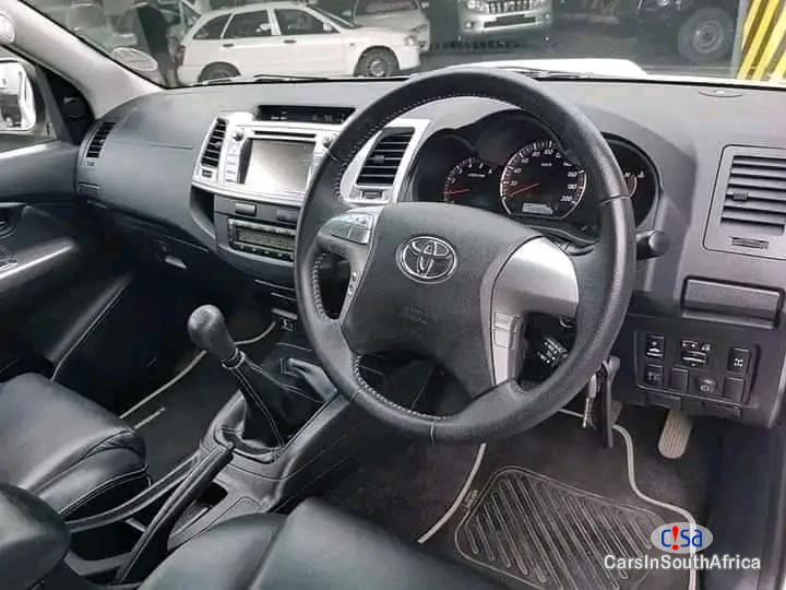 Toyota Hilux 2015 Toyota Hilux Legend 45 3.0 Manual 0698183175 Manual 2015 - image 5