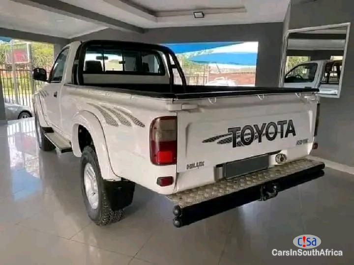 Toyota Hilux 2003 Toyota Hilux Ridder 2.7 Vvti Manual 0698183175 Manual 2003 in South Africa