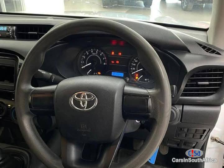 Toyota Hilux 2018 TOYOTA HILUX BAKIE 2.0 SINGLE CAB 069 818 3175 Manual 2018 in North West - image